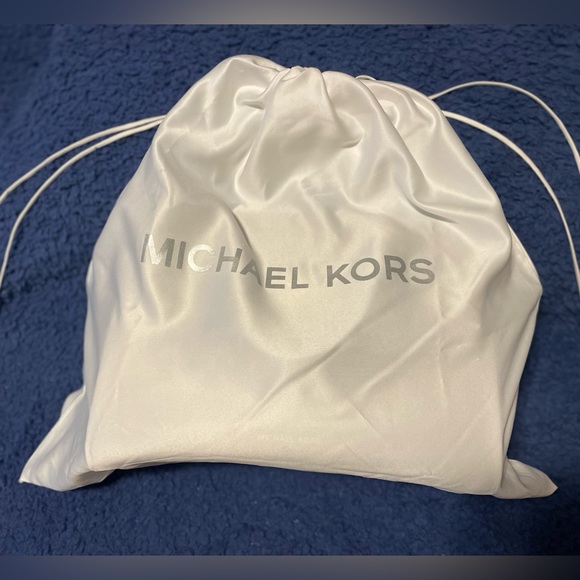 Larch Acorn color beautiful large Michael Kors Bag only worn once with dust bag - Picture 6 of 6